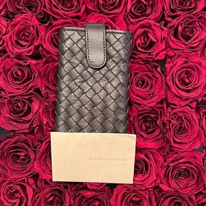 BOTTEGA VENETA smart phone accessory- Dark brown woven leather
